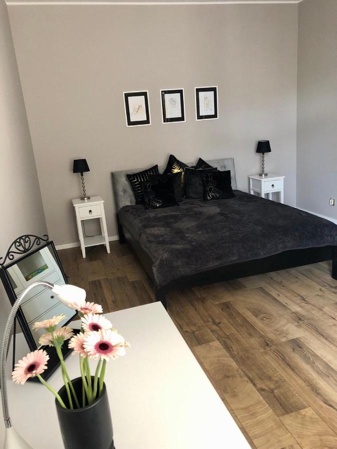 Kamieniczka 12 Apartamenty เชสโตฮอวา ภายนอก รูปภาพ
